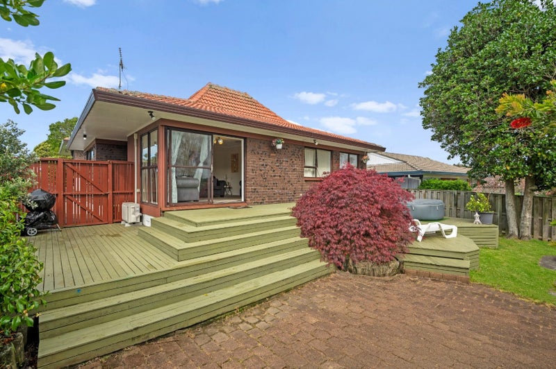 2/99 Prince Regent Drive, Half Moon Bay, Auckland - Carousel 1