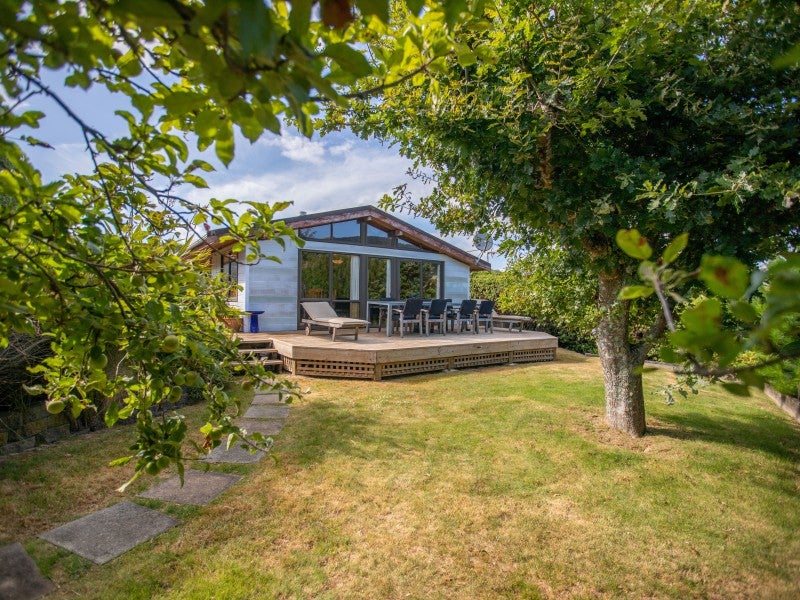 31A Ranui Terrace, Tawa, Wellington - Carousel 1