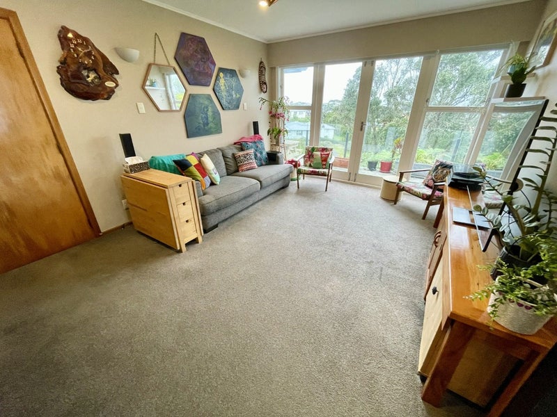 19 Salford Street, Newlands, Wellington - Carousel 2