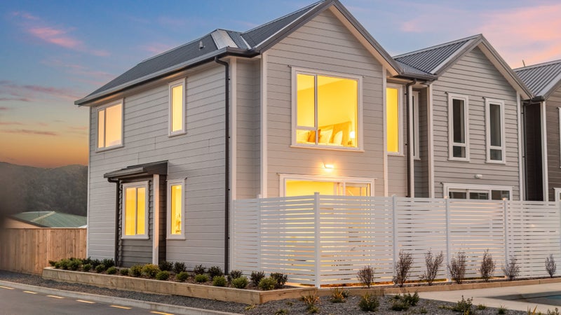 1 Te Ara o Pikiarero, Wainuiomata, Lower Hutt - Carousel 1