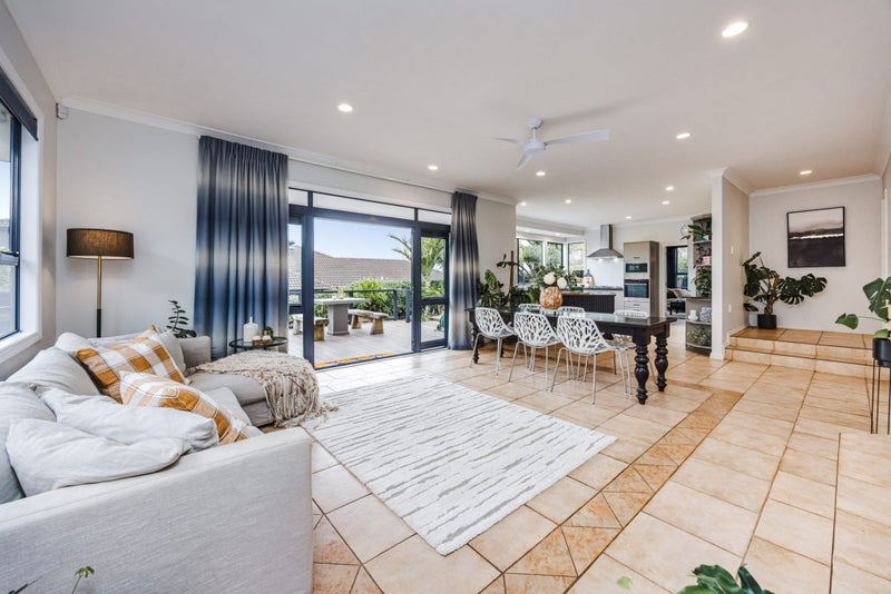 62 Keywella Drive, Conifer Grove, Takanini - Carousel 1