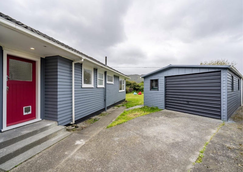5 Harlow Grove, Wainuiomata, Lower Hutt - Carousel 2