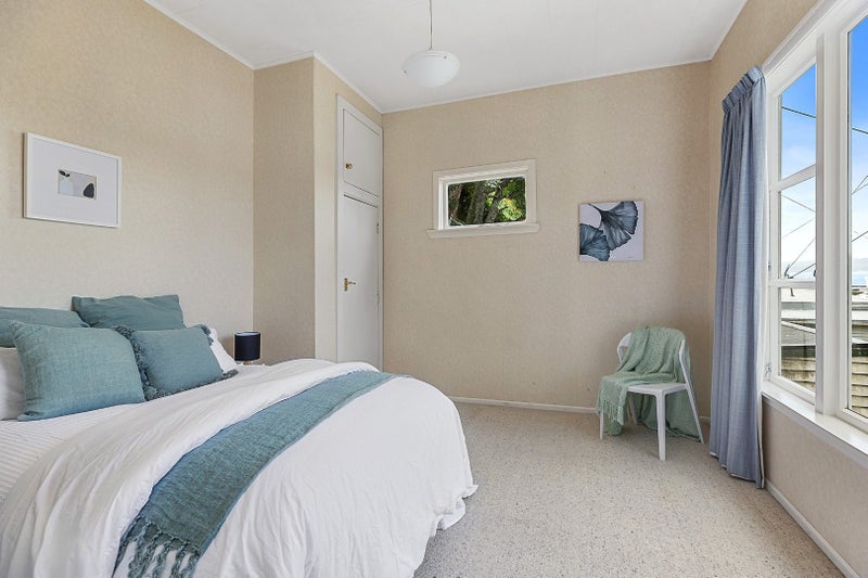 33 Patanga Crescent, Thorndon, Wellington - Carousel 2