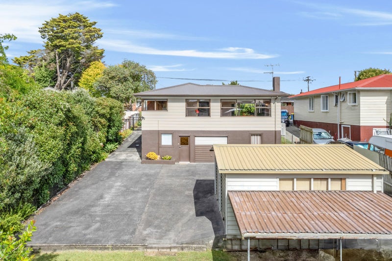41 Longburn Road, Henderson, Auckland - Carousel 1
