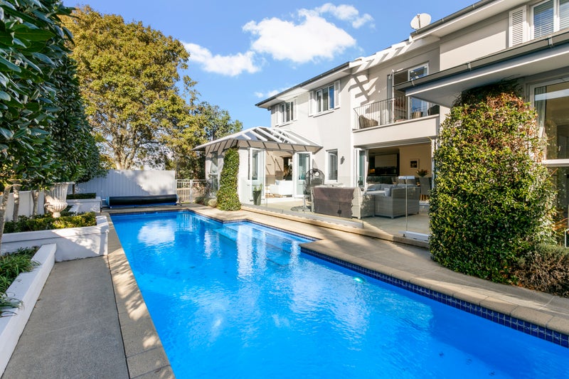 38 Cockle Bay Road, Cockle Bay, Auckland - Carousel 1