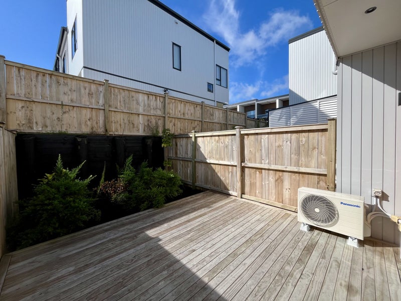 25 Kuaha Road, Massey, Auckland - Carousel 8