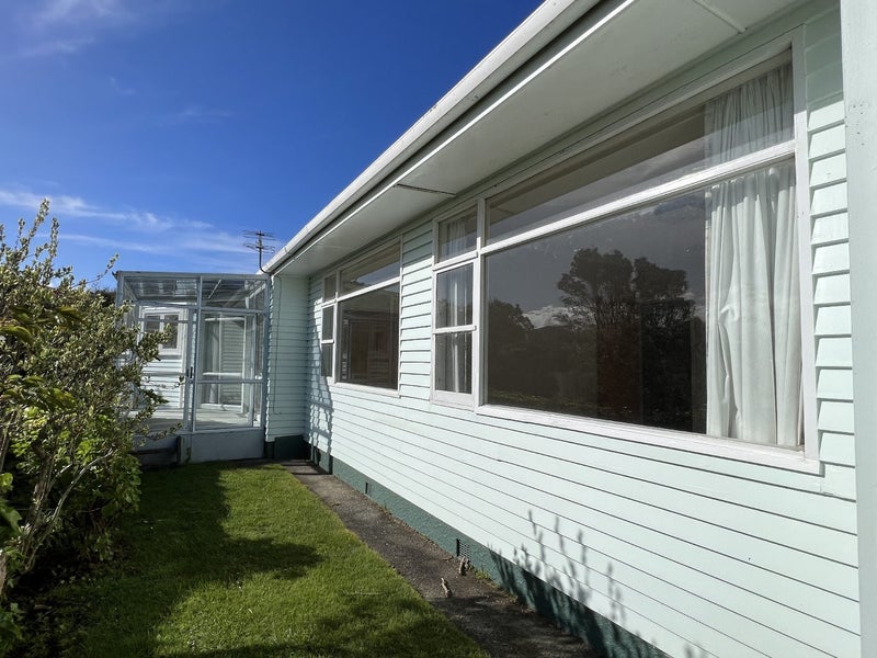 1 Rajputana Way, Khandallah, Wellington - Carousel 1