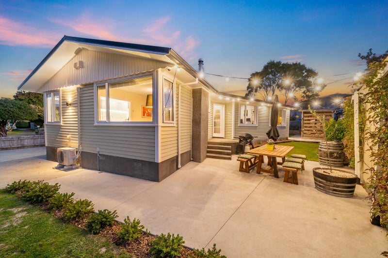 22 Pasadena Crescent, Totara Park, Upper Hutt - Carousel 1