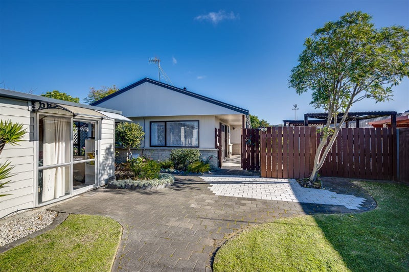 8 Cardiff Place, Tamatea, Napier - Carousel 1