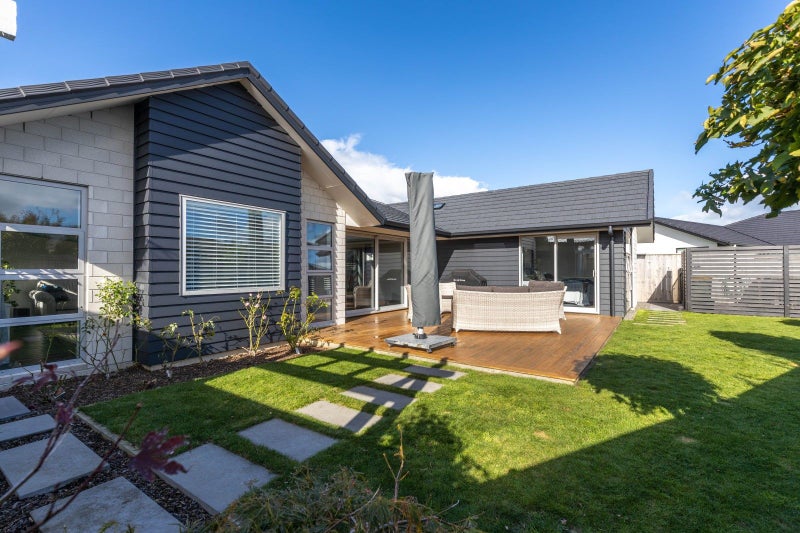 7 Tupare Place, Highlands Park, New Plymouth - Carousel 2