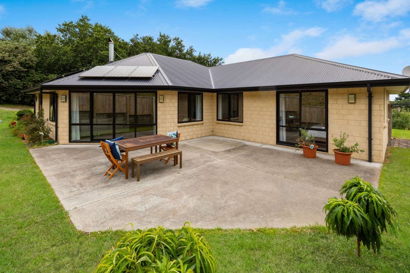 1 Attrill Place, Tawhero, Whanganui - Carousel 1