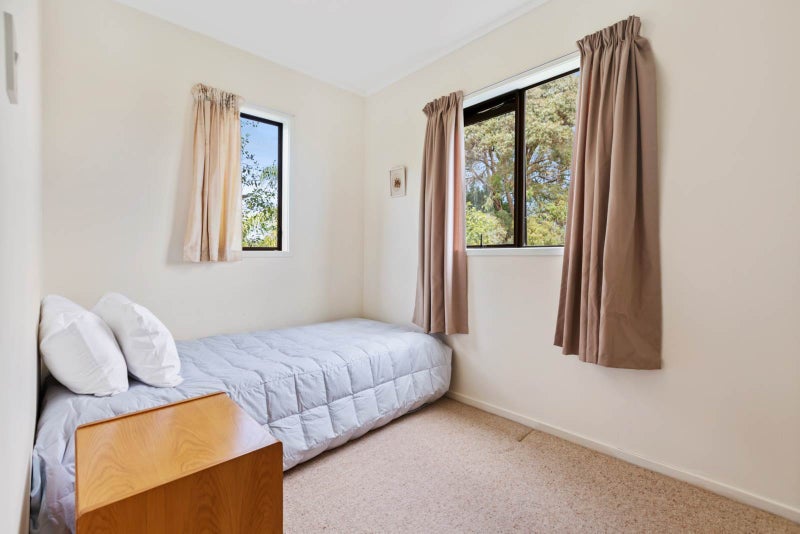 1/9 Valhalla Drive, Beach Haven, Auckland - Carousel 1