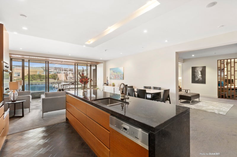 2B/6 Clyde Quay Wharf, Te Aro, Wellington - Carousel 1