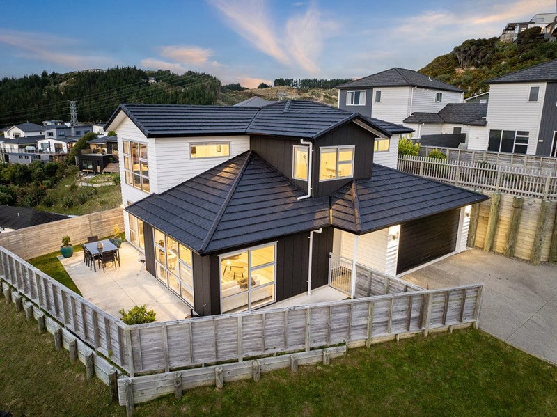 174 Navigation Drive, Whitby, Porirua - Carousel 1