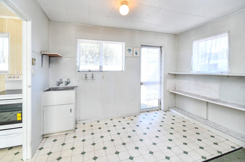 2/16 Gibbons Road, Weymouth, Auckland - Carousel 11