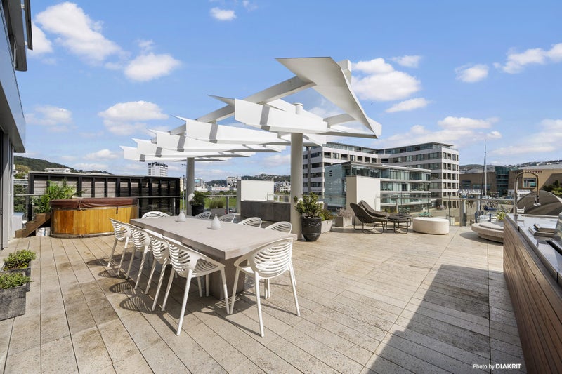 2A/8 Clyde Quay Wharf, Te Aro, Wellington - Carousel 2