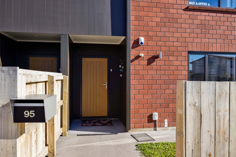 95 Banks Street, Marfell, New Plymouth - Carousel 2