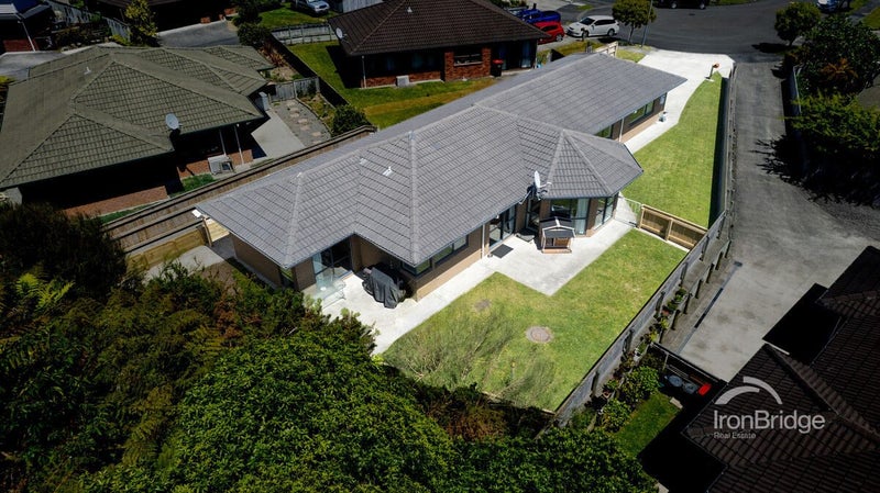 13 Beaufort Close, Kingsley Heights, Upper Hutt - Carousel 16