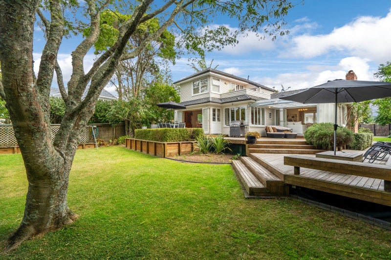 14 Maleme Avenue, Belmont, Auckland - Carousel 1
