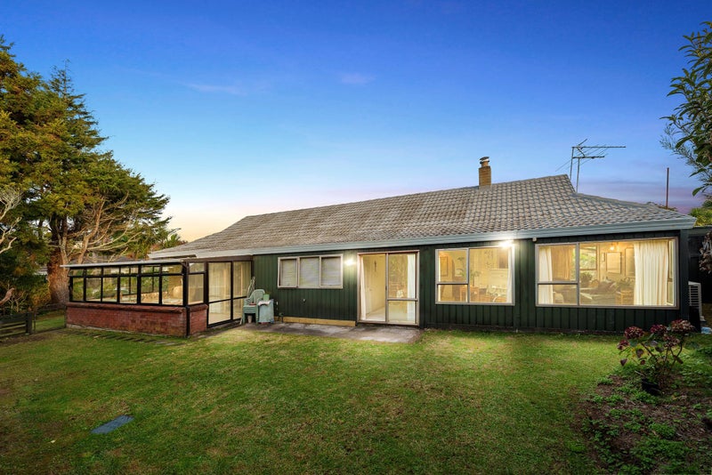 14 Ganymede Place, Half Moon Bay, Auckland - Carousel 1