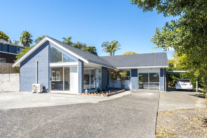 77 Kennedy Avenue, Forrest Hill, Auckland - Carousel 1