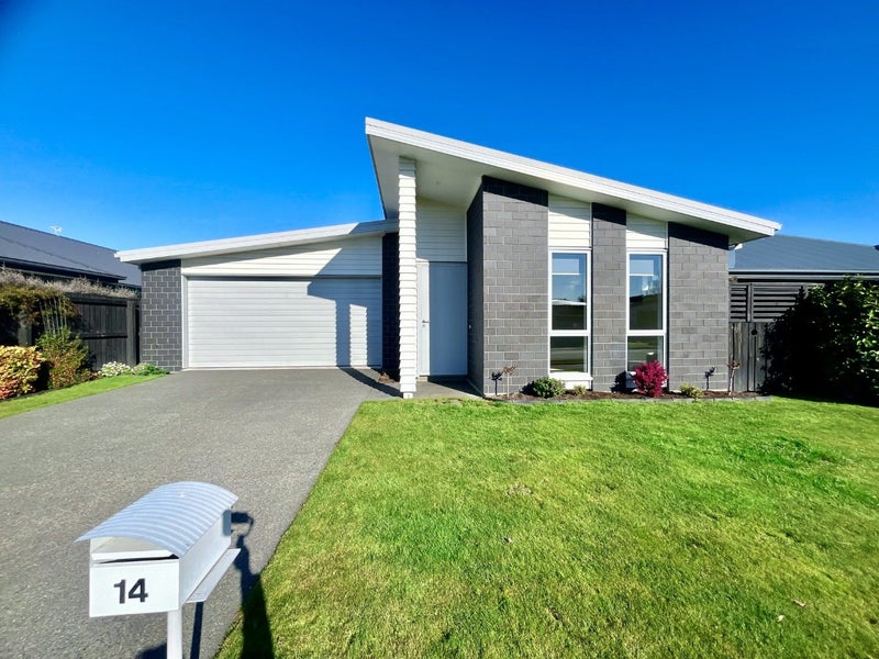 14 McLendon Green, Belfast, Christchurch - Carousel 1
