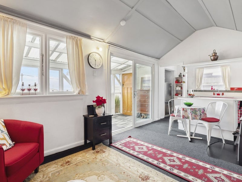 7 Taylor Street, Brighton, Dunedin - Carousel 1