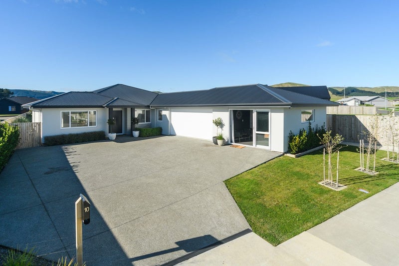 10 Sardinia Grove, Fitzherbert, Palmerston North - Carousel 1