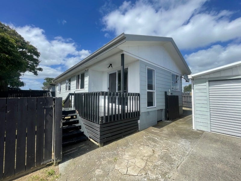 2/4 Silver Creek Road, Weymouth, Auckland - Carousel 13