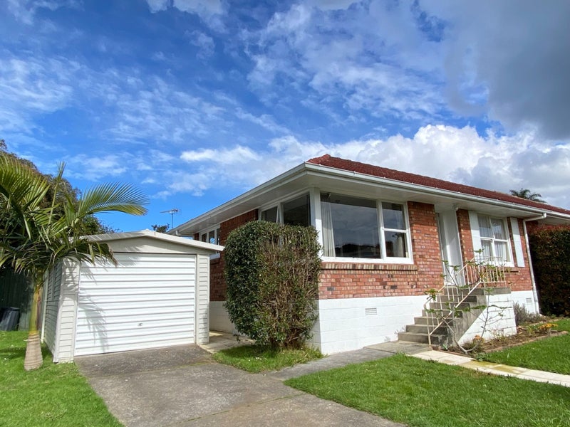 2/2 Northwick Place, Hillcrest, Auckland - Carousel 1