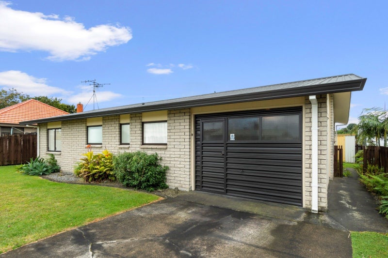 4 Pemberton Crescent, Greerton, Tauranga - Carousel 2