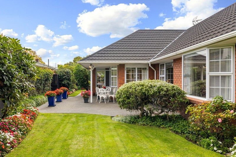 2/27 Hamilton Avenue, Ilam, Christchurch - Carousel 1