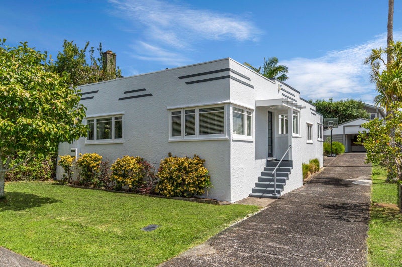17 Huntingtree Avenue, Sandringham, Auckland - Carousel 1