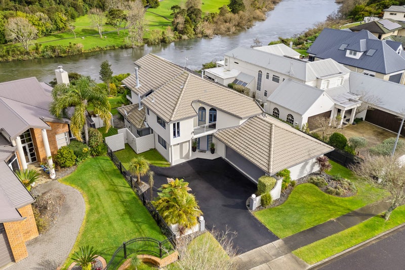 33 Munro Place, Flagstaff, Hamilton - Carousel 1