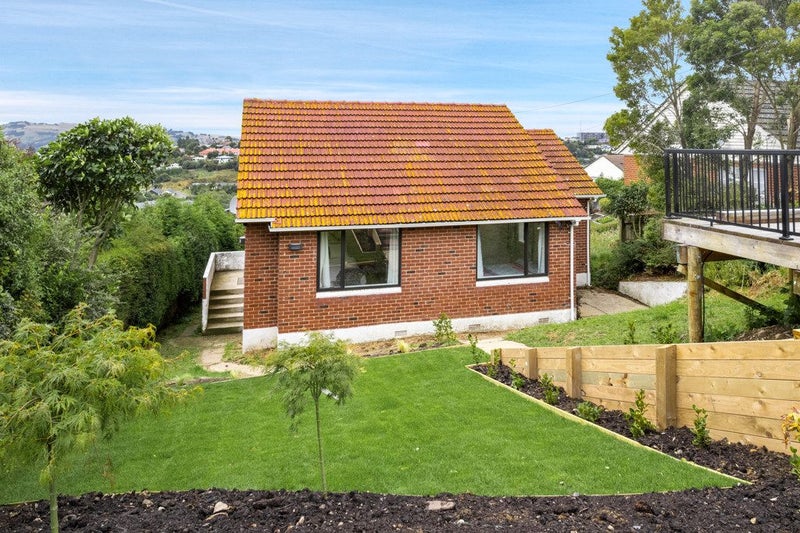 12 Prospect Bank, Wakari, Dunedin - Carousel 1