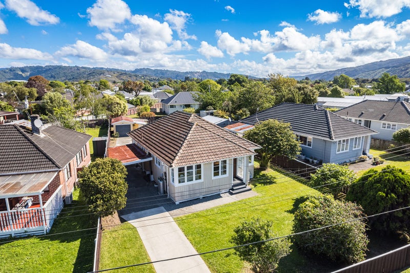 22 Ngata Grove, Trentham, Upper Hutt - Carousel 1