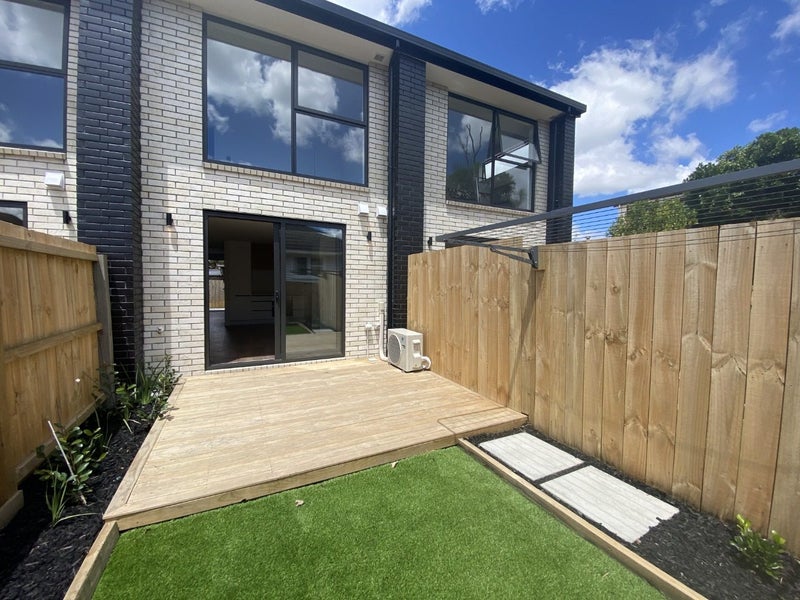 6/60 Yeovil Road, Te Atatu Peninsula, Auckland - Carousel 1