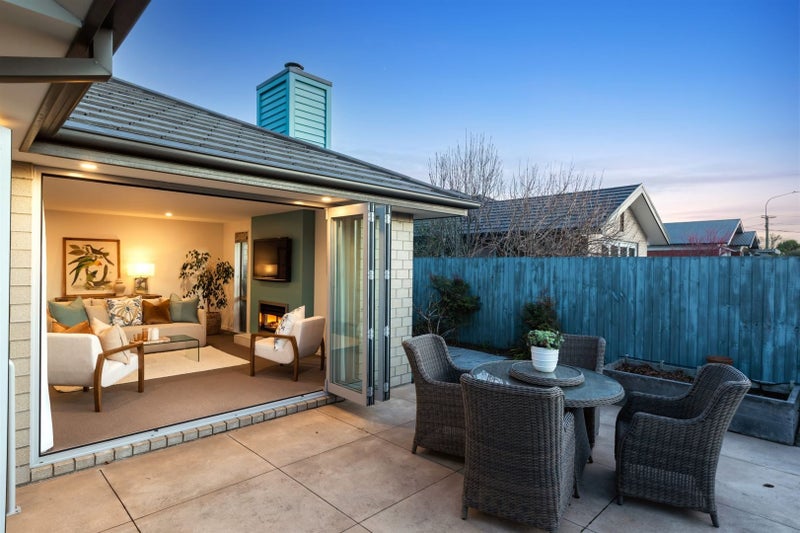 6 Gamblins Road, Saint Martins, Christchurch - Carousel 1