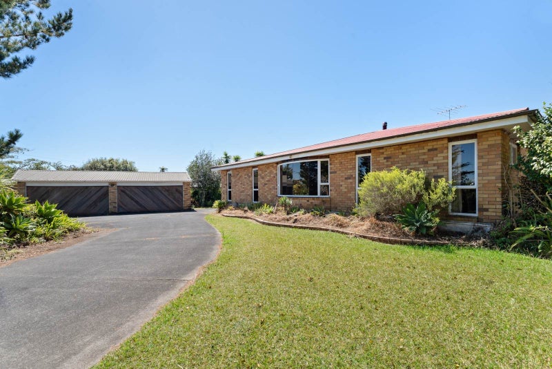 102 Arran Road, Browns Bay, Auckland - Carousel 1