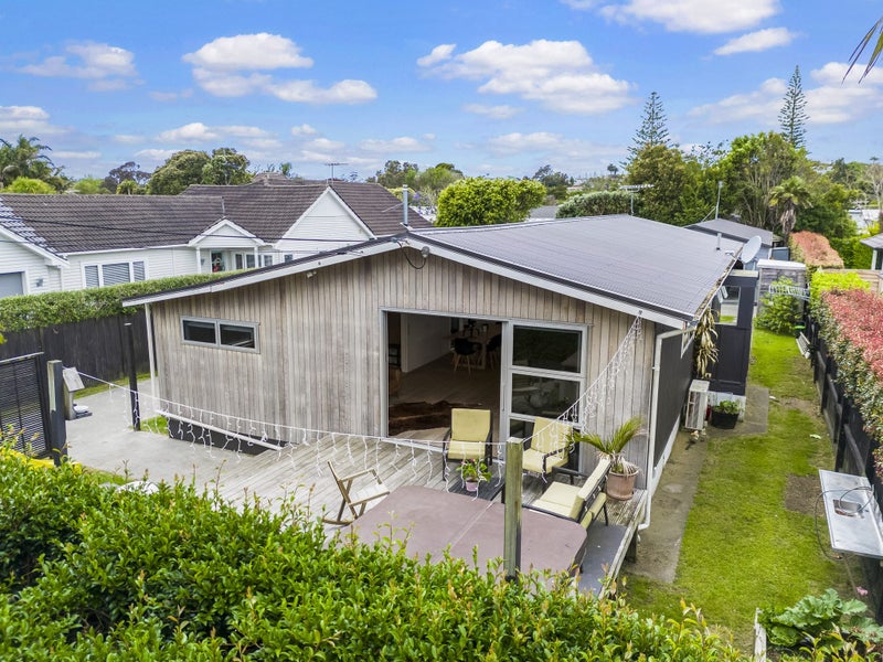 61 Ladies Mile, Manly, Whangaparaoa - Carousel 1