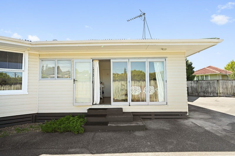 8A Mount View Road, Melville, Hamilton - Carousel 1