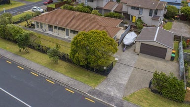 75 Bay Street, Red Beach, Whangaparāoa - Carousel 1