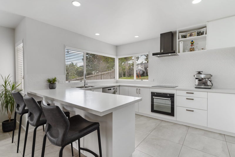 11 Tyrico Close, Unsworth Heights, Auckland - Carousel 2