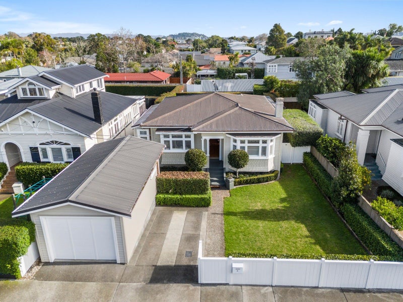 4 Atanga Avenue, Mount Eden, Auckland - Carousel 1