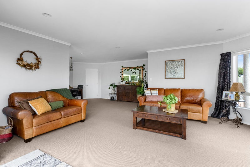 79 Kensington Drive, Taradale, Napier - Carousel 21