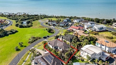7 Onemana Way, Te Atatu Peninsula, Auckland - Carousel 1