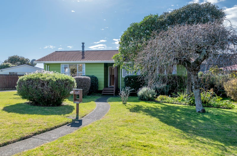 33 Manawa Avenue, Raumati Beach, Paraparaumu - Carousel 1