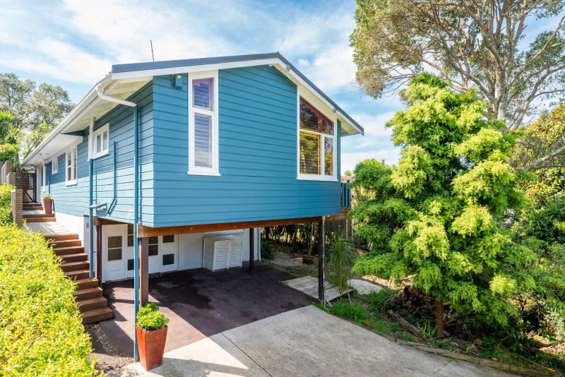9 Agathis Ave, Mairangi Bay, North Shore City - Carousel 1