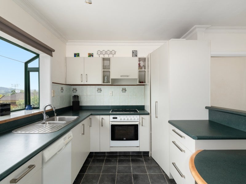 2 CAMBRIDGE ROAD, Judea, Tauranga - Carousel 2