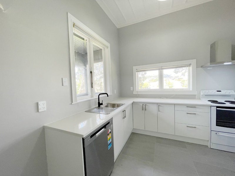 30 Potatau Street, Grey Lynn, Auckland - Carousel 2